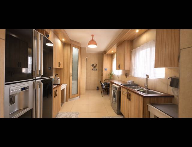 4 BEDROOM HOUSE FOR SALE IN COUNTRY CLUB